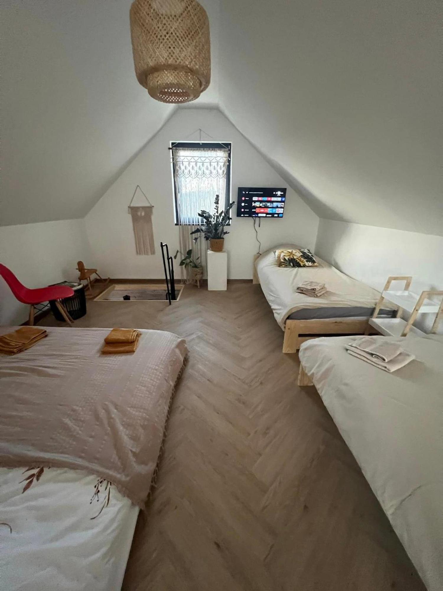 Dom Fotografa W Modrzewiach Villa Wlen Eksteriør billede